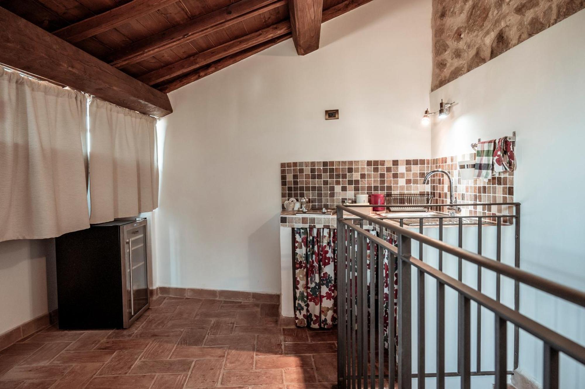 Locanda Persei Bed and Breakfast Prossedi Εξωτερικό φωτογραφία