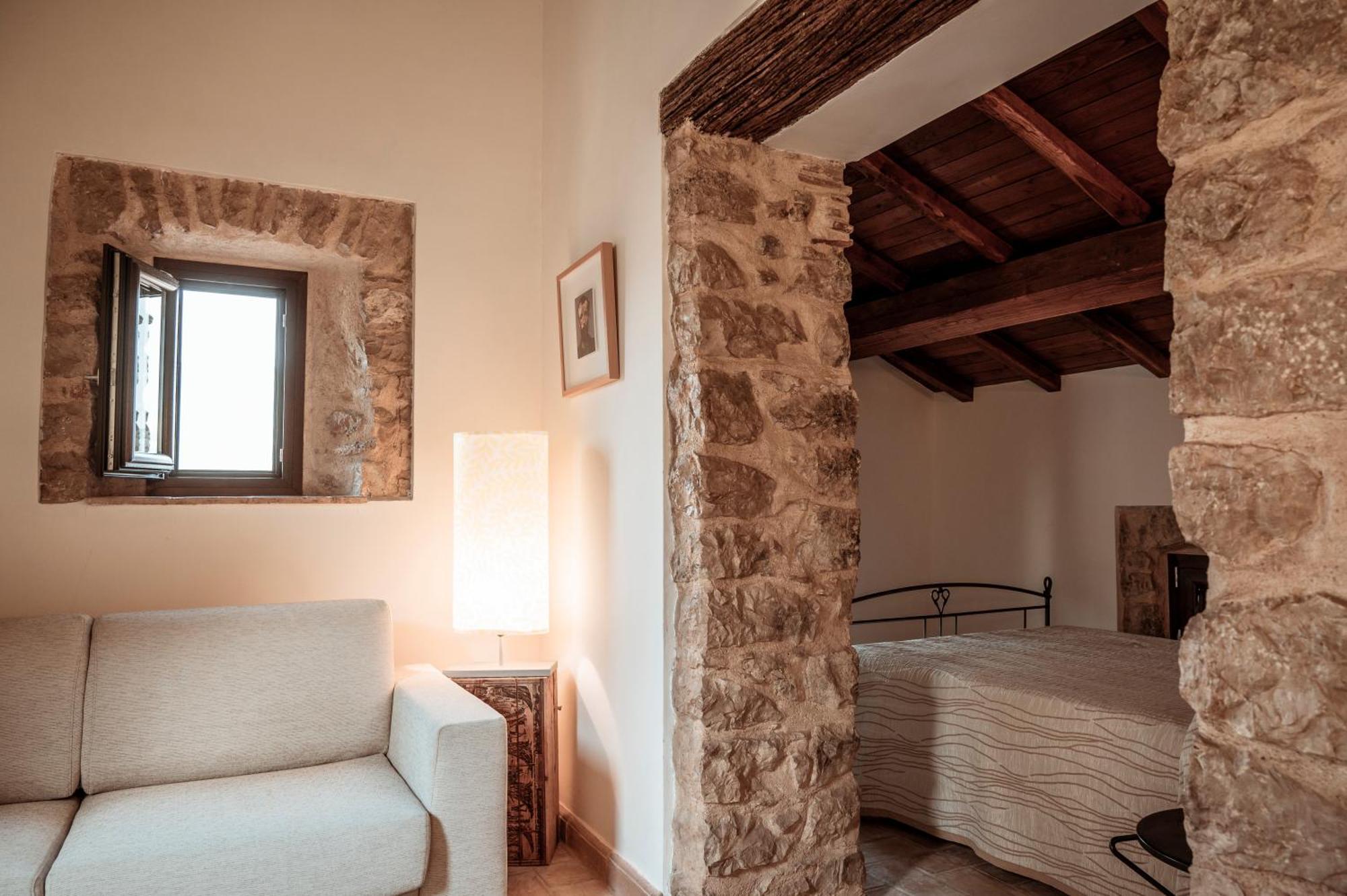 Locanda Persei Bed and Breakfast Prossedi Εξωτερικό φωτογραφία