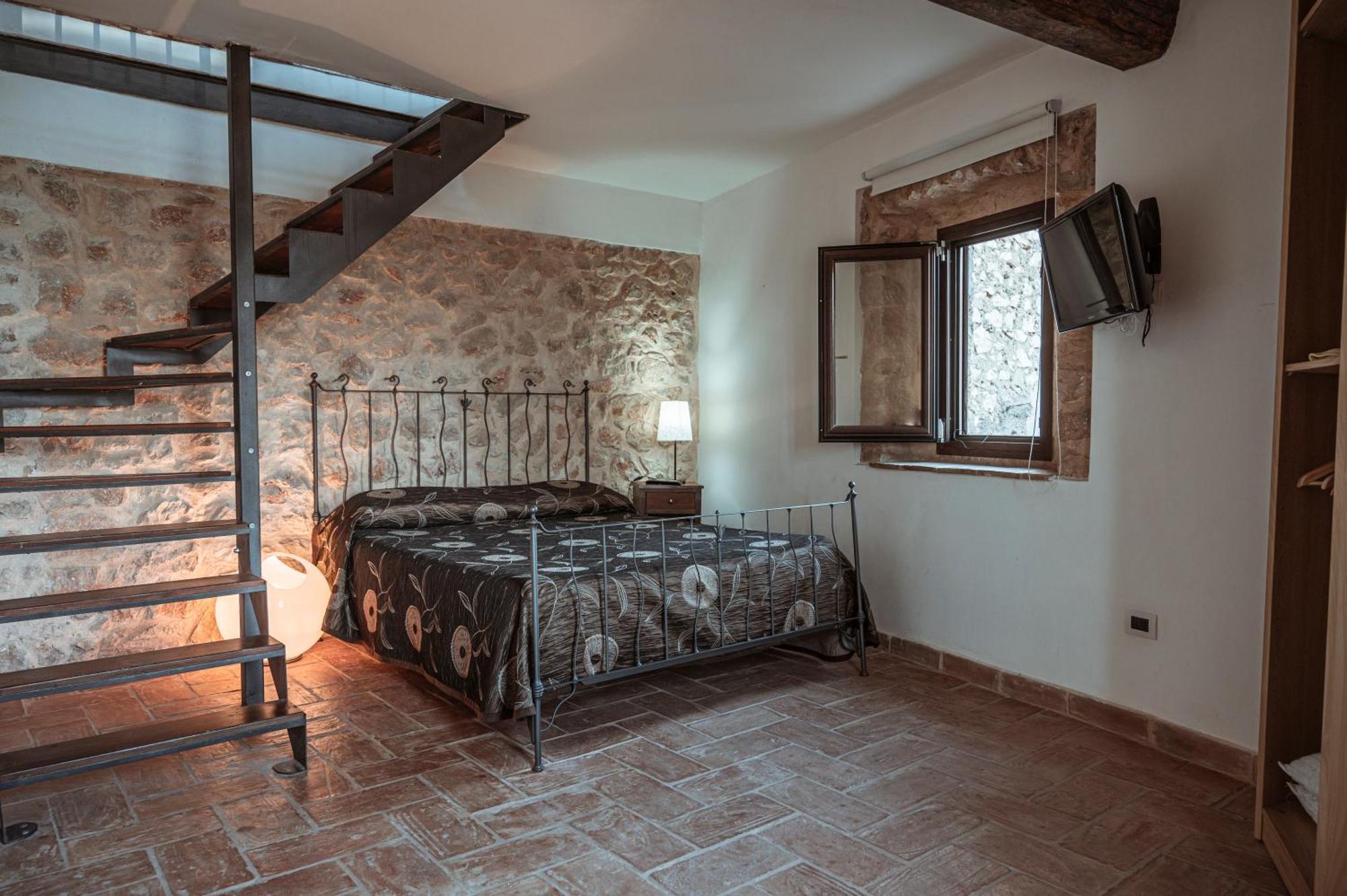 Locanda Persei Bed and Breakfast Prossedi Εξωτερικό φωτογραφία