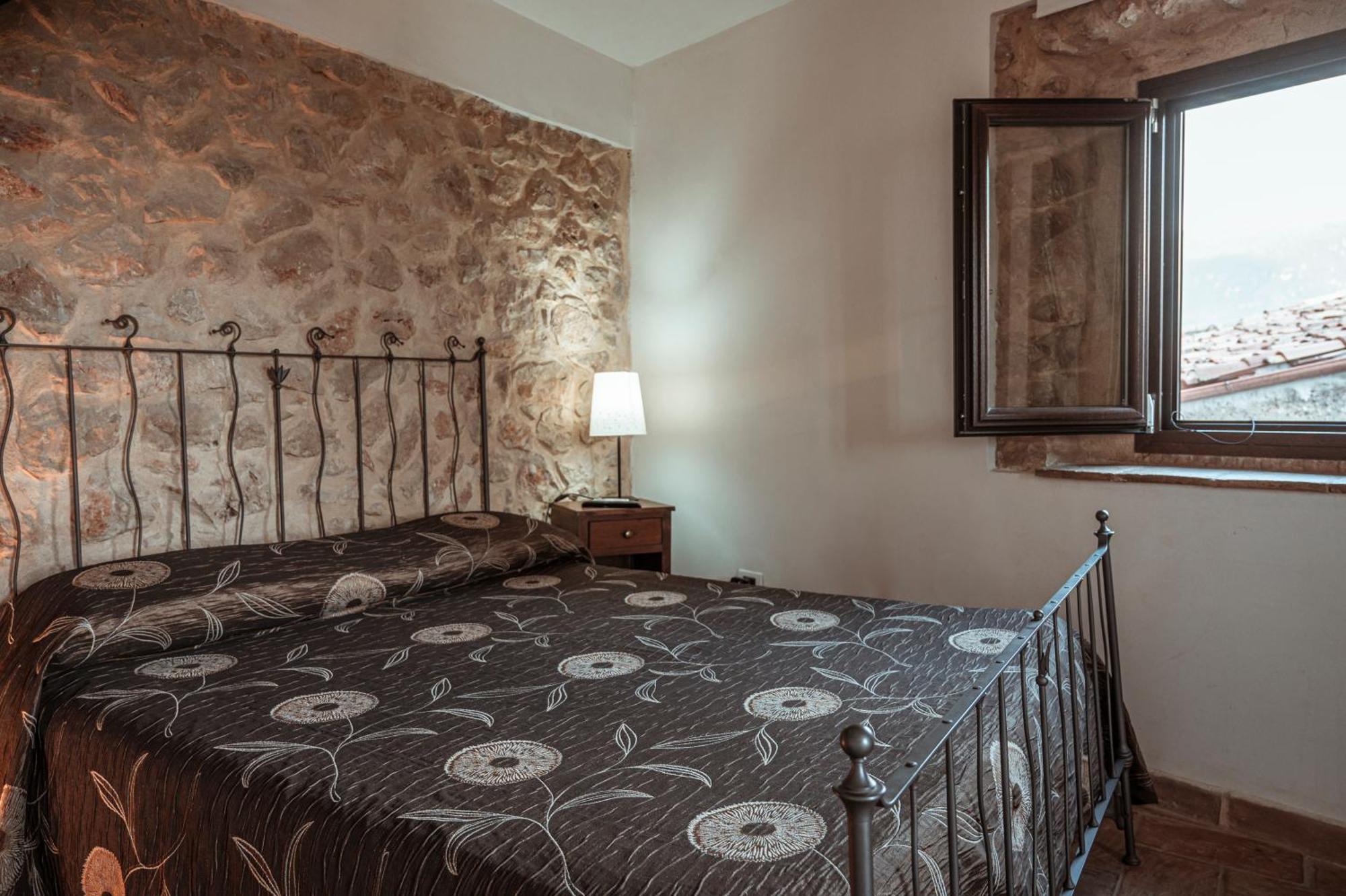 Locanda Persei Bed and Breakfast Prossedi Εξωτερικό φωτογραφία