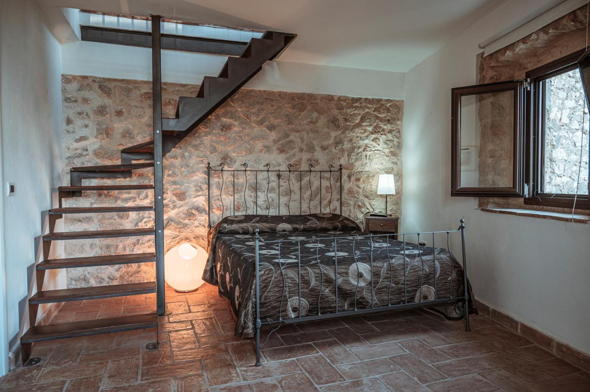 Locanda Persei Bed and Breakfast Prossedi Εξωτερικό φωτογραφία