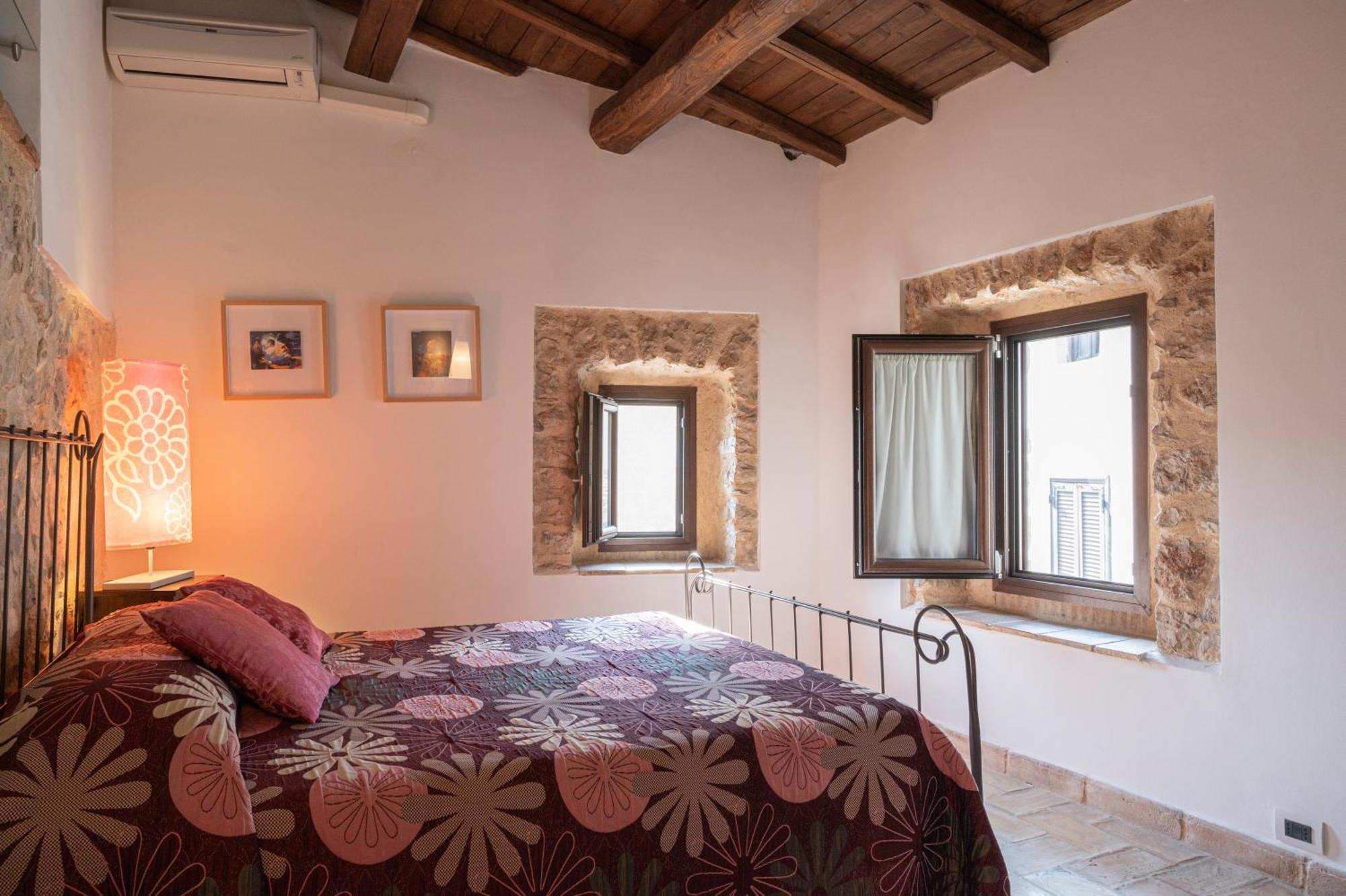 Locanda Persei Bed and Breakfast Prossedi Εξωτερικό φωτογραφία