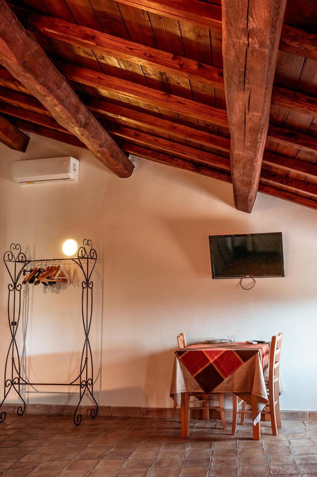 Locanda Persei Bed and Breakfast Prossedi Εξωτερικό φωτογραφία