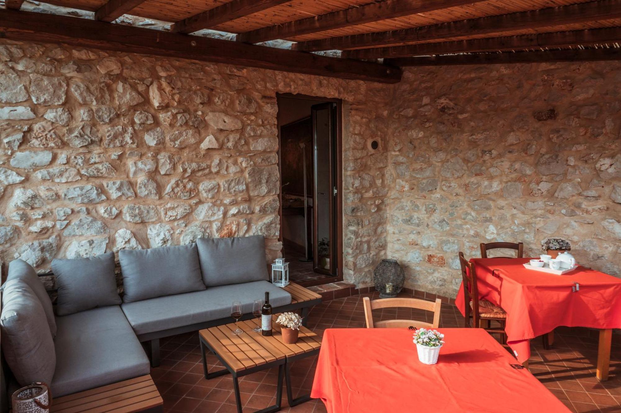 Locanda Persei Bed and Breakfast Prossedi Εξωτερικό φωτογραφία